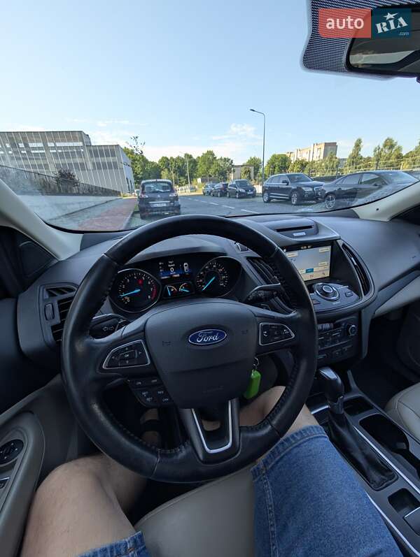 Внедорожник / Кроссовер Ford Escape 2017 в Львове
