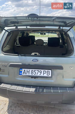 Внедорожник / Кроссовер Ford Escape 2006 в 