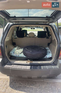 Внедорожник / Кроссовер Ford Escape 2006 в 