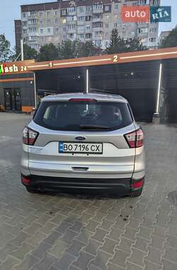 Внедорожник / Кроссовер Ford Escape 2017 в 