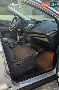 Внедорожник / Кроссовер Ford Escape 2017 в 