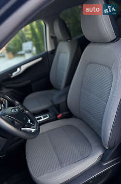 Внедорожник / Кроссовер Ford Escape 2019 в 
