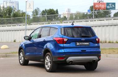 Внедорожник / Кроссовер Ford Escape 2019 в 