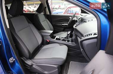 Внедорожник / Кроссовер Ford Escape 2019 в 