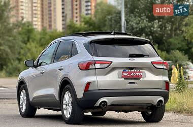 Внедорожник / Кроссовер Ford Escape 2020 в 