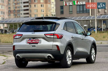Внедорожник / Кроссовер Ford Escape 2020 в 