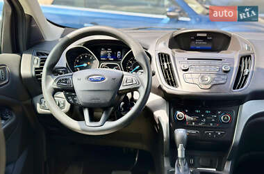 Внедорожник / Кроссовер Ford Escape 2016 в 