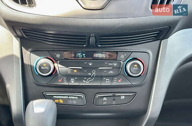 Внедорожник / Кроссовер Ford Escape 2016 в 
