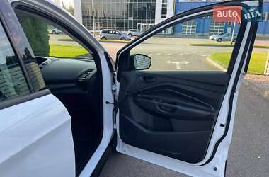 Внедорожник / Кроссовер Ford Escape 2018 в 