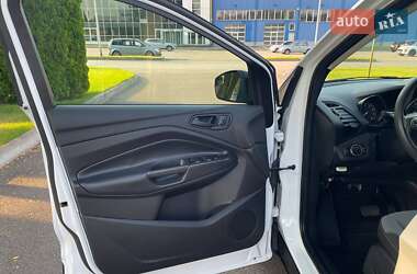 Внедорожник / Кроссовер Ford Escape 2018 в 