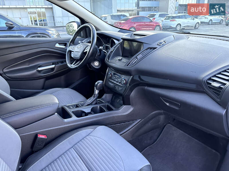 Внедорожник / Кроссовер Ford Escape 2016 в Киеве