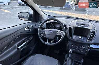 Позашляховик / Кросовер Ford Escape 2016 в 