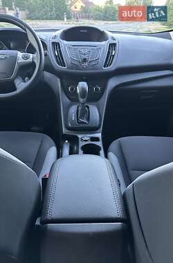 Внедорожник / Кроссовер Ford Escape 2015 в 