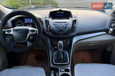 Внедорожник / Кроссовер Ford Escape 2013 в 