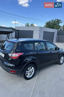 Внедорожник / Кроссовер Ford Escape 2017 в 