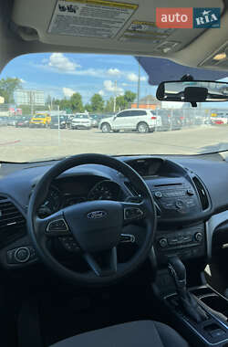 Внедорожник / Кроссовер Ford Escape 2017 в 
