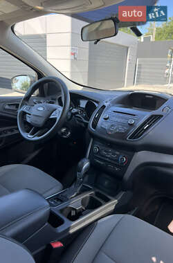 Внедорожник / Кроссовер Ford Escape 2017 в 