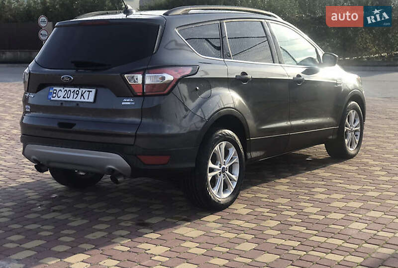 Внедорожник / Кроссовер Ford Escape 2018 в 