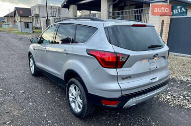 Внедорожник / Кроссовер Ford Escape 2019 в 