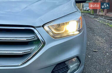 Внедорожник / Кроссовер Ford Escape 2019 в 