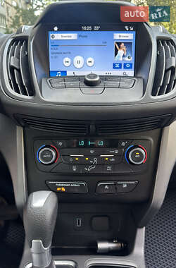 Внедорожник / Кроссовер Ford Escape 2016 в 
