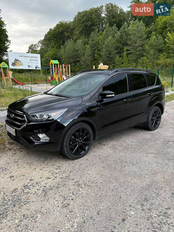 Позашляховик / Кросовер Ford Escape 2016 в 