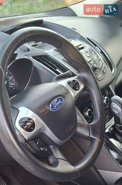 Внедорожник / Кроссовер Ford Escape 2015 в 