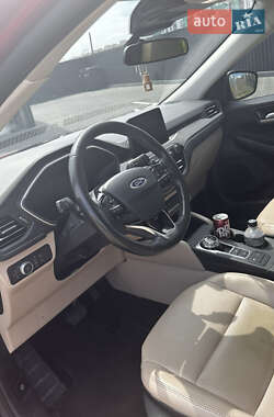 Внедорожник / Кроссовер Ford Escape 2021 в 