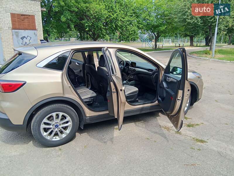 Позашляховик / Кросовер Ford Escape 2019 в Черкасах
