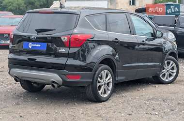 Внедорожник / Кроссовер Ford Escape 2018 в 