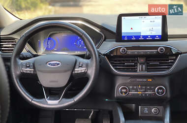Внедорожник / Кроссовер Ford Escape 2020 в 
