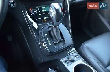 Позашляховик / Кросовер Ford Escape 2014 в 