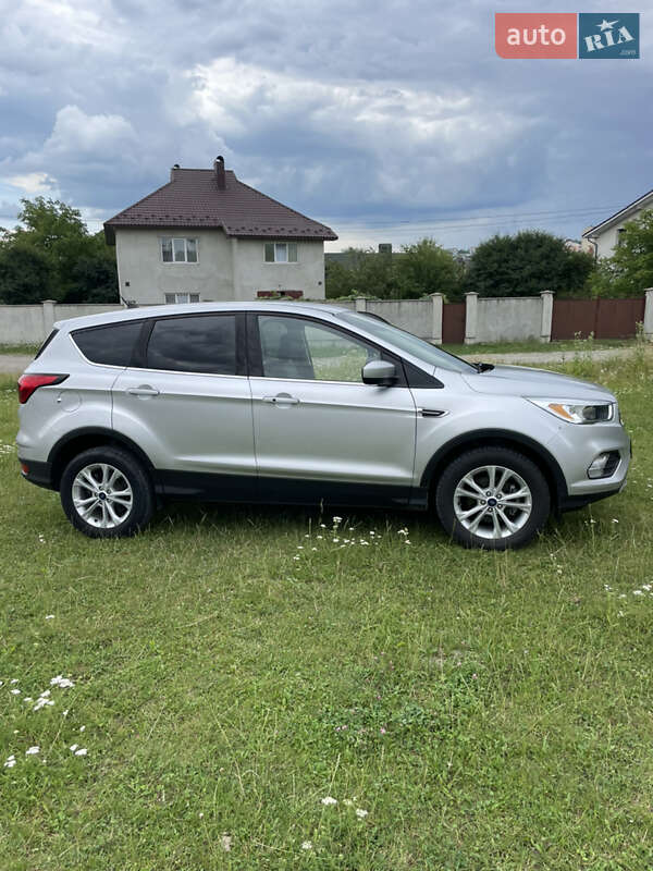 Позашляховик / Кросовер Ford Escape 2019 в Івано-Франківську