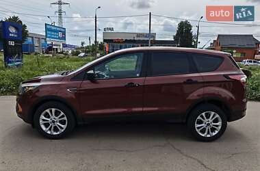 Внедорожник / Кроссовер Ford Escape 2017 в 