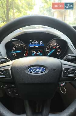 Внедорожник / Кроссовер Ford Escape 2017 в 