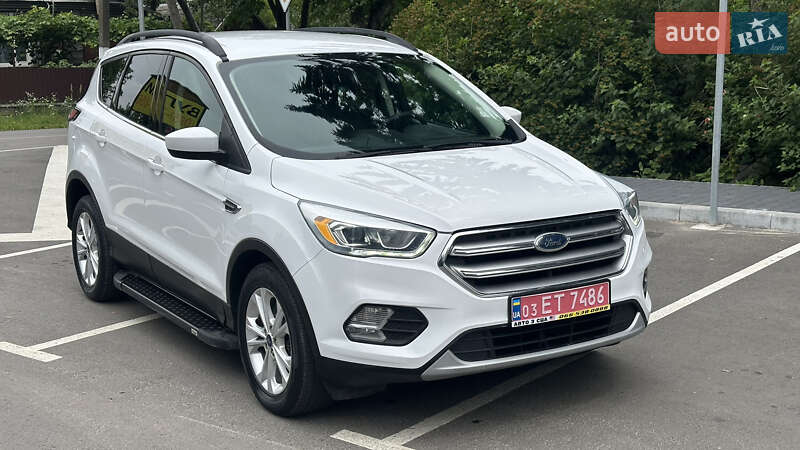 Внедорожник / Кроссовер Ford Escape 2017 в 