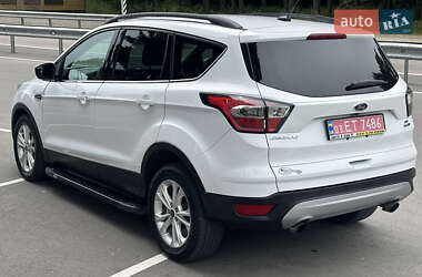 Внедорожник / Кроссовер Ford Escape 2017 в 