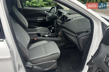 Внедорожник / Кроссовер Ford Escape 2017 в 