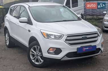 Позашляховик / Кросовер Ford Escape 2016 в 