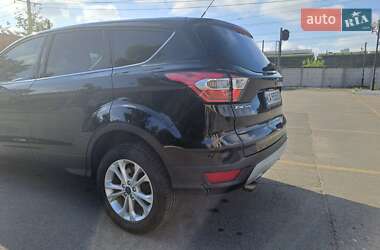 Позашляховик / Кросовер Ford Escape 2016 в 
