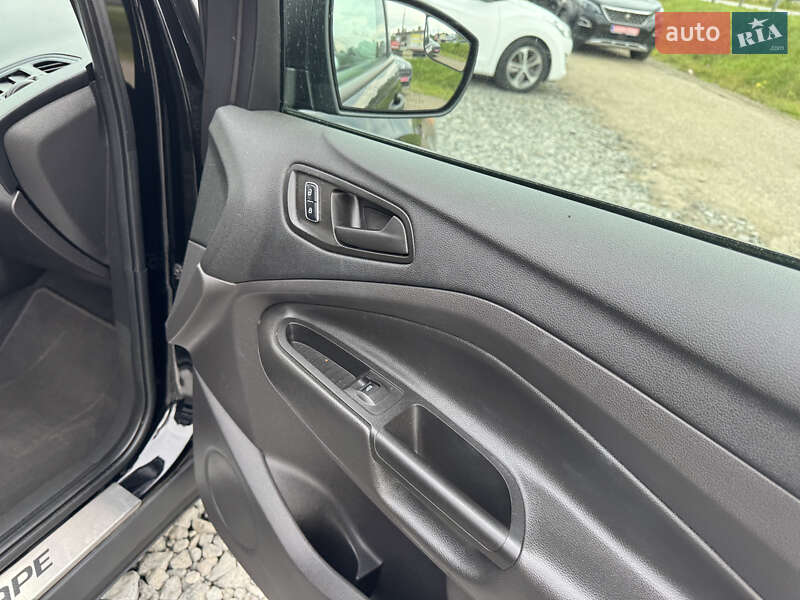 Позашляховик / Кросовер Ford Escape 2016 в Стрию