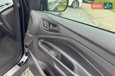 Внедорожник / Кроссовер Ford Escape 2016 в 