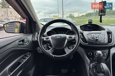 Внедорожник / Кроссовер Ford Escape 2016 в 