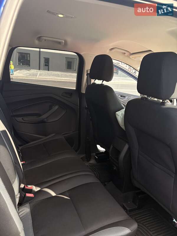 Внедорожник / Кроссовер Ford Escape 2015 в Ивано-Франковске