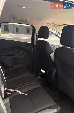 Внедорожник / Кроссовер Ford Escape 2015 в 