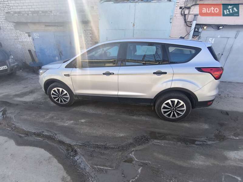 Внедорожник / Кроссовер Ford Escape 2019 в Сумах