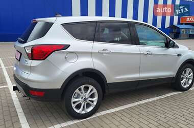 Внедорожник / Кроссовер Ford Escape 2019 в 