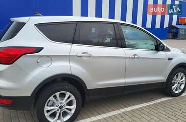 Внедорожник / Кроссовер Ford Escape 2019 в 