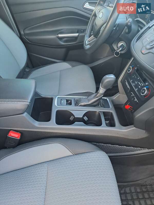 Внедорожник / Кроссовер Ford Escape 2016 в Киеве