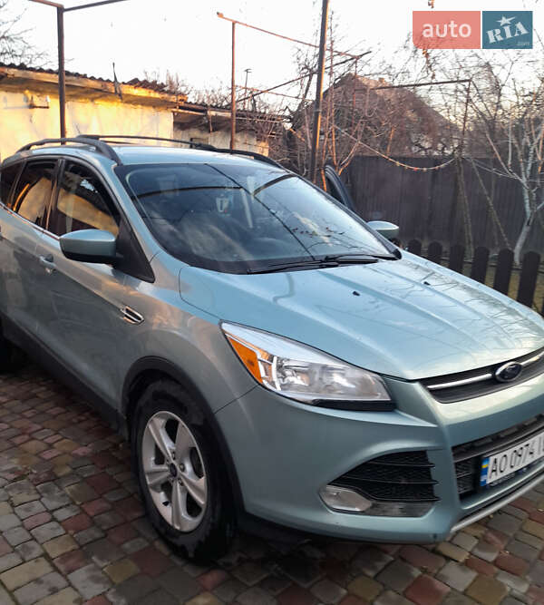 Внедорожник / Кроссовер Ford Escape 2012 в 